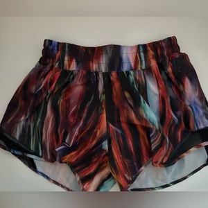 Lululemon Colorful Hotty Hot shorts size 4 4 inch